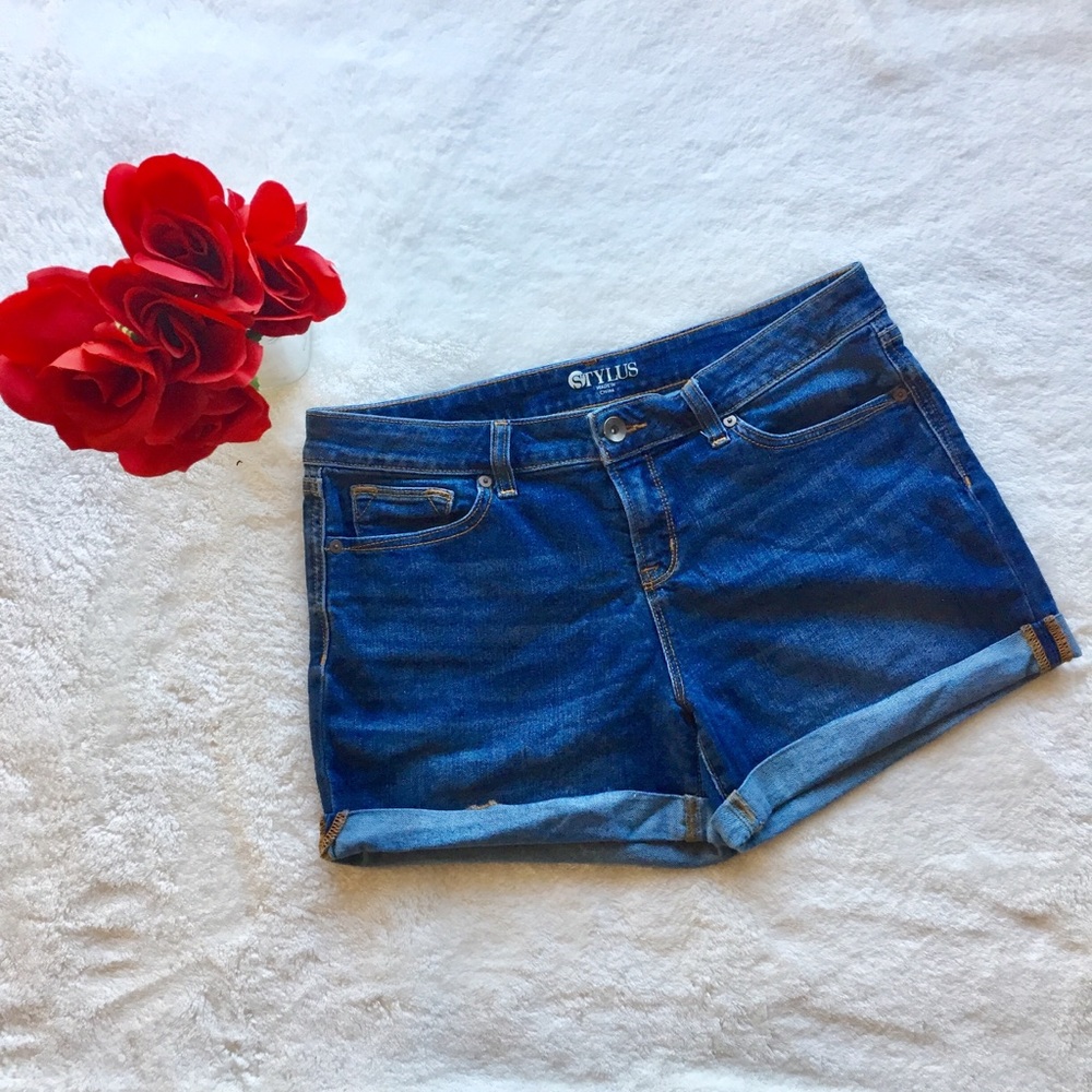 Stylus Women’s Denim Blue jean shorts w/ pockets